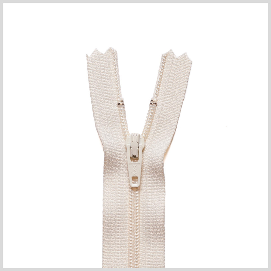 099 Off-White 9 Regular Zipper | Mood Fabrics